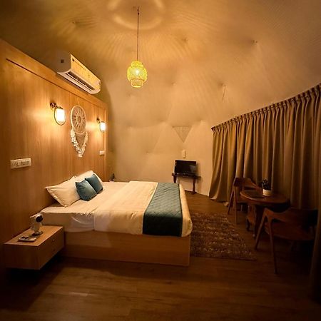 Hotel Wildglamps Athirappilly Esterno foto