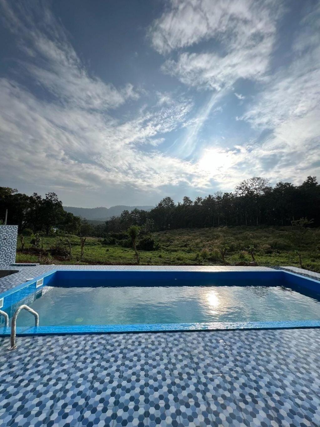 Hotel Wildglamps Athirappilly Esterno foto