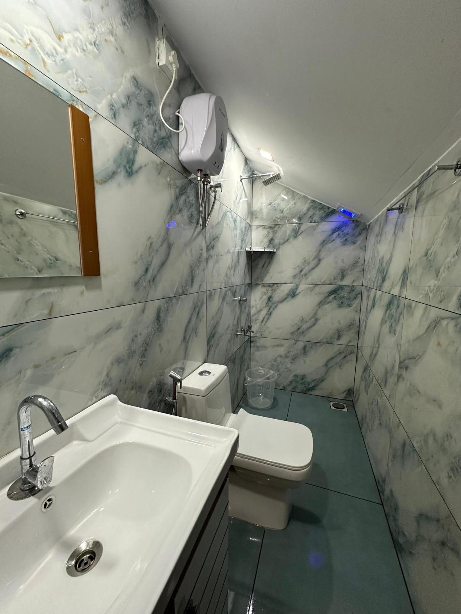 Hotel Wildglamps Athirappilly Esterno foto